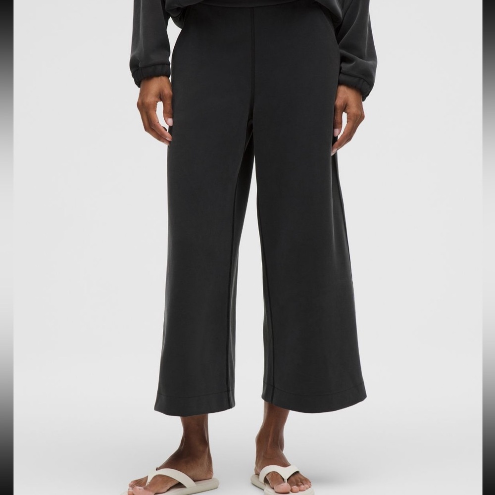 NWOT Lululmeon Soft Stream  Cropped Pants